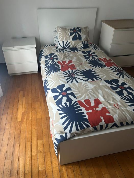 Cama Malm ikea com estrado, colchão e edredão