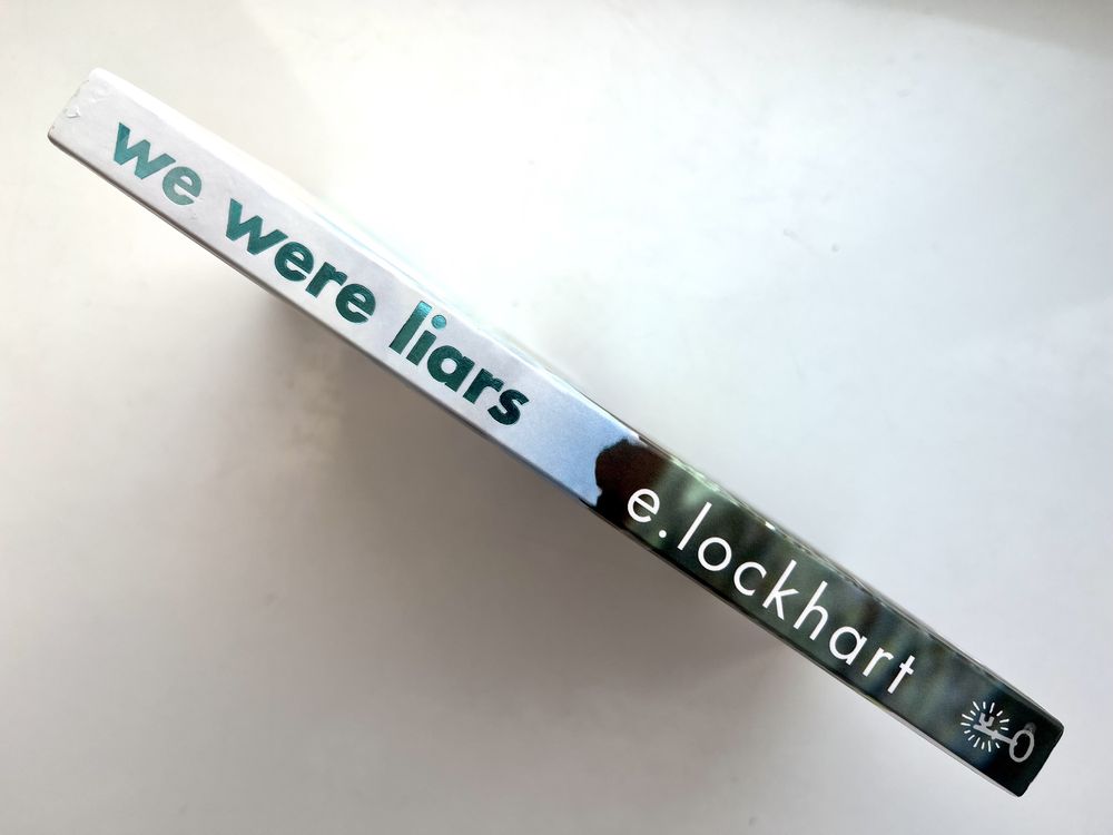 Книга «We Were Liars» E. Lockhart