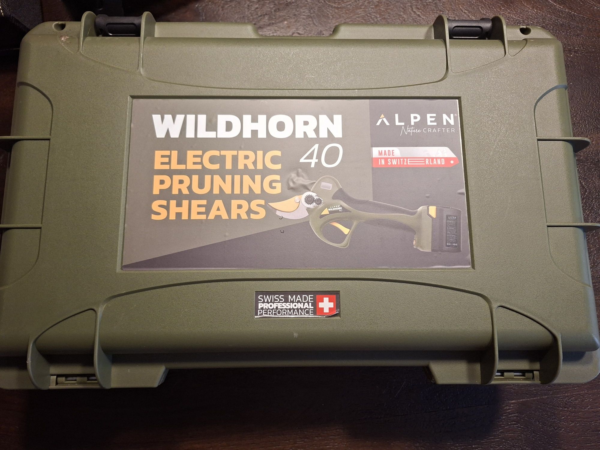 Tesoura da Poda Eleltrica com duas baterias Alpen WILDHORN 40
