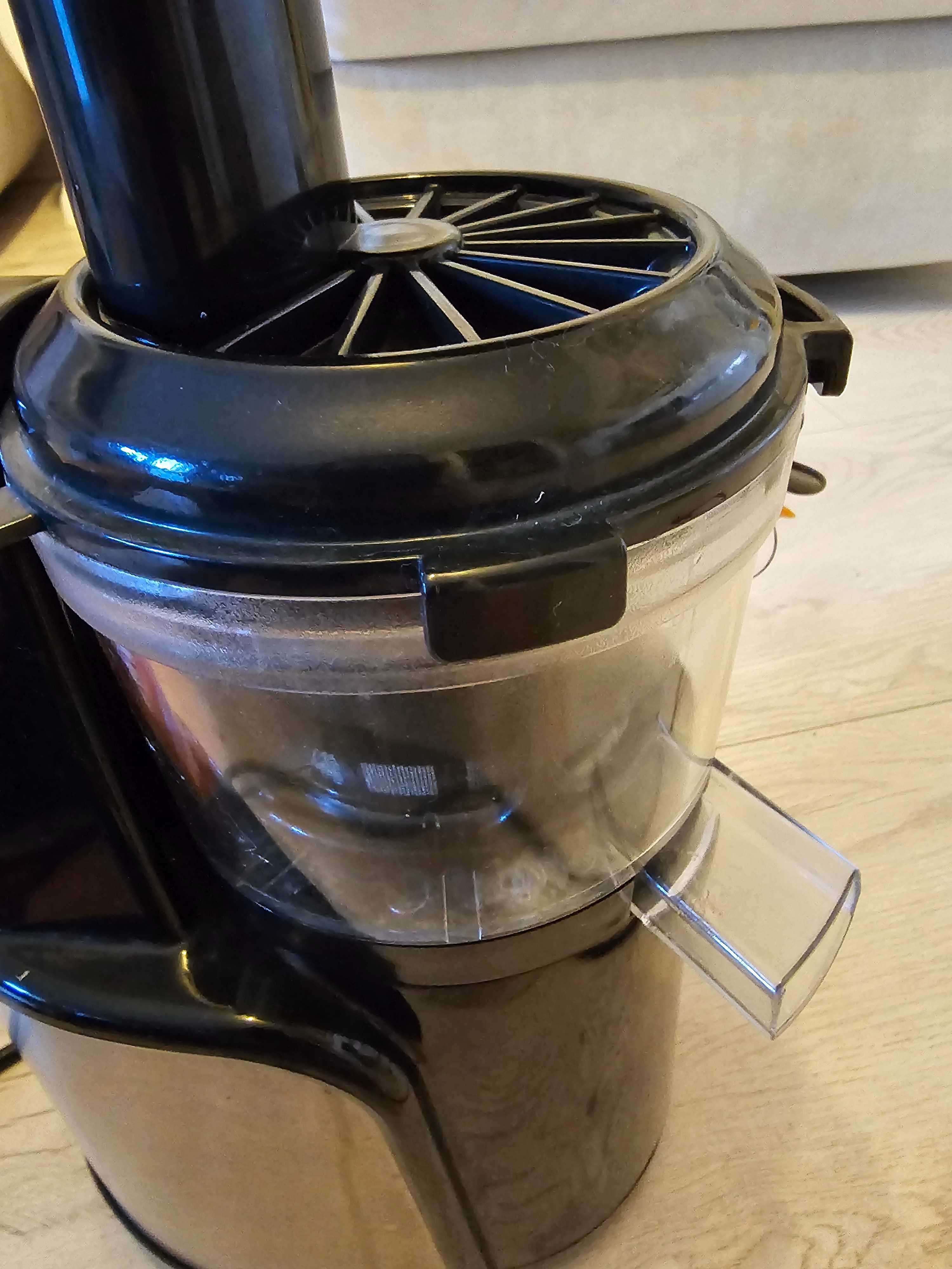 Sokowirówka, wyciskarka wolnoobrotowa pionowa Botti PC150A