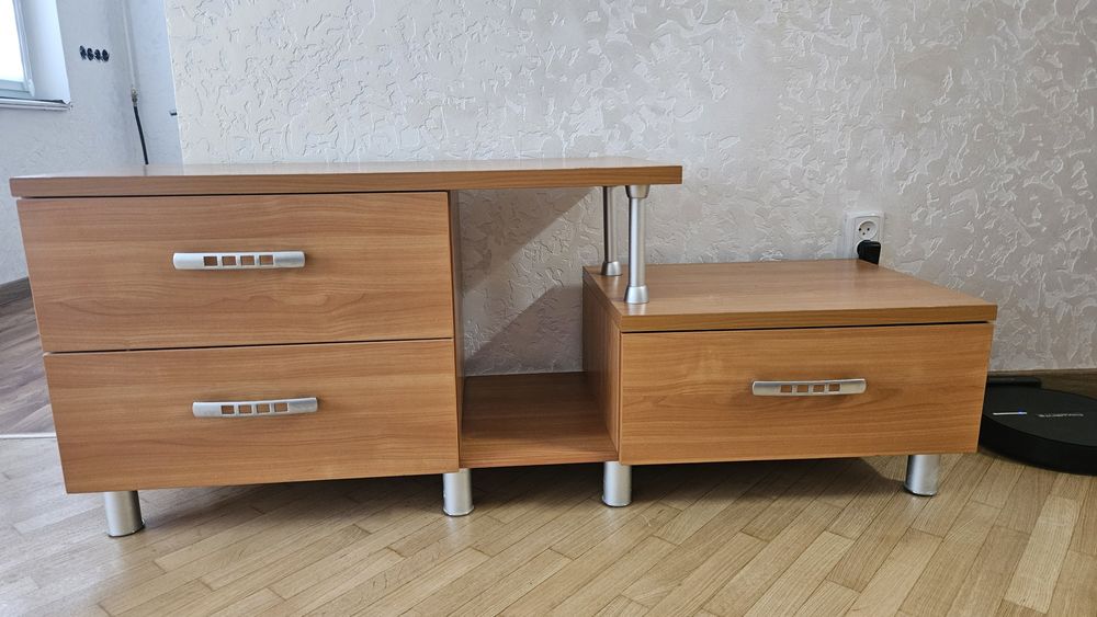 Продам тумбу під телевізор