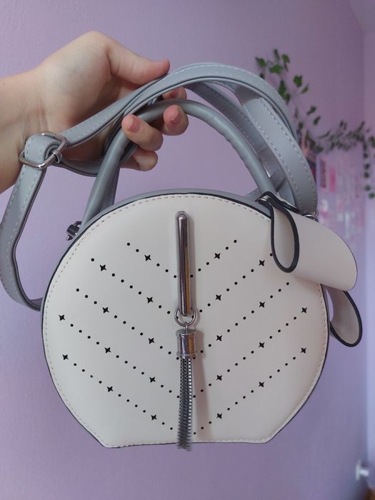 Жіноча маленька кругла сумочка