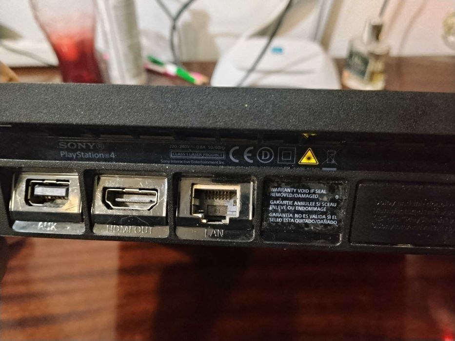 Продам Playstation 4 Slim 3 ревізія на 1 тб + 4 гри в подарунок