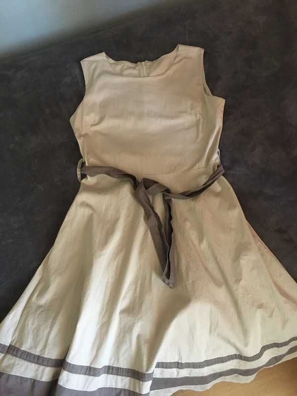 Beżowa sukienka na grubych ramiączkach z wiązaniem w talii