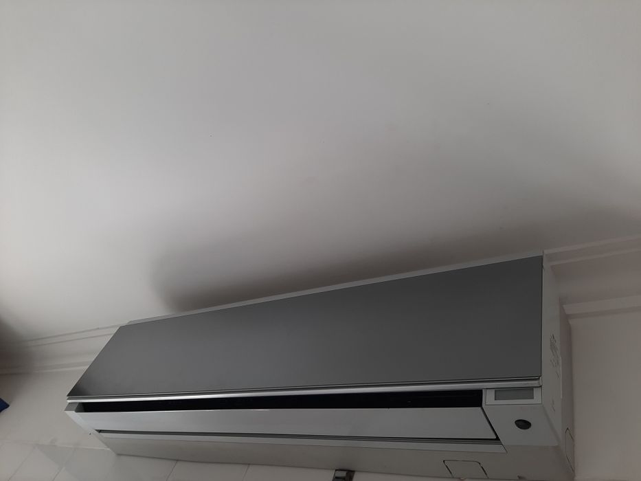 Ar Condicionado LG S-18AWR Interior ArtCool Premium