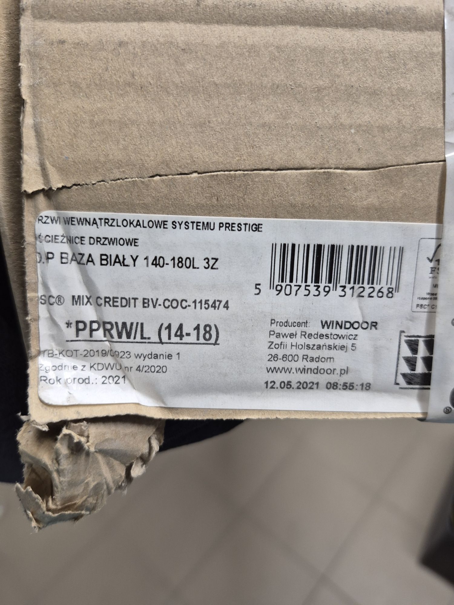Drzwi szerokość 90 cm Tre Windoor pokój i łazienka + ościeżnica