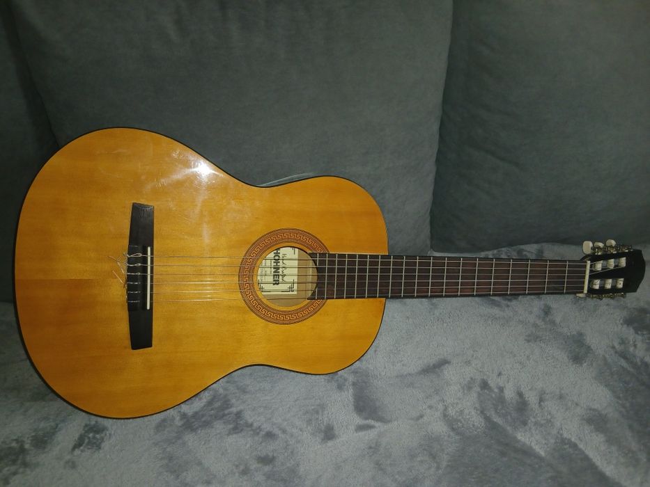 Гітара класична Hohner HC-06, продаю дешевше через подряпини заду!