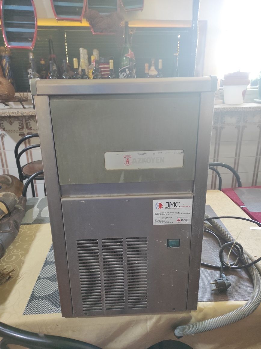 Máquina de fazer gelo AZKOYEN