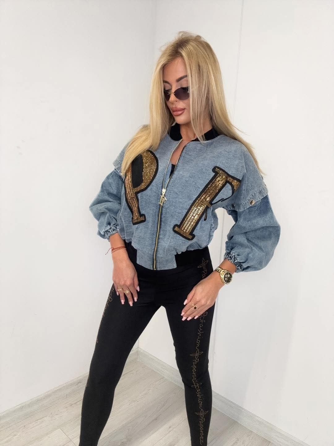 Elegancka kurtka jeans złote napisy logo paparazzi