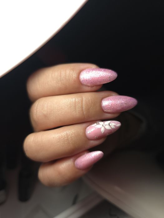 Paznokcie manicure hybryda przedłużanie