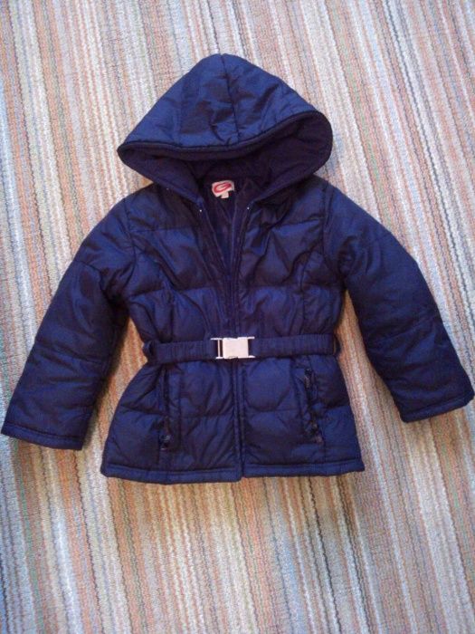Теплая демисезонная курточка куртка на девочку 110 -116 размер