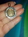 Medalha com a árvore da vida