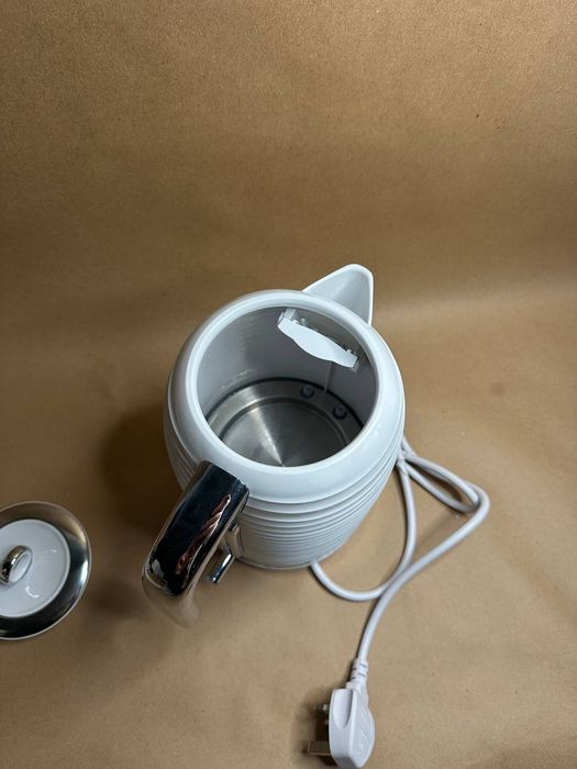 Електричний чайник англійського бренду Russell Hobbs