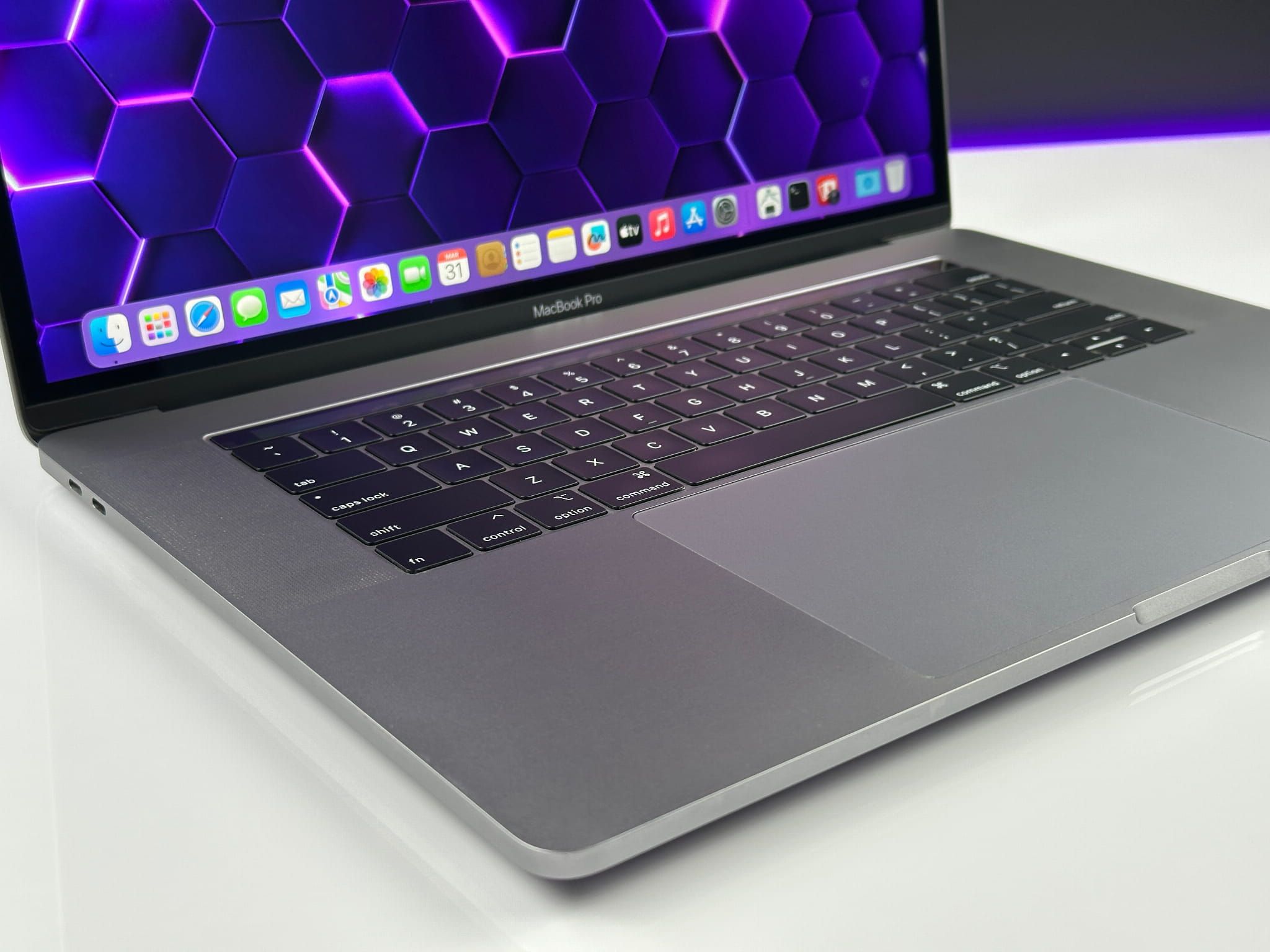 Laptop Apple MacBook Pro 15 A1990 | i7-8850H / Radeon / US /gwar 12msc