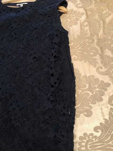 Vistoso vestido todo em renda azul escura marca Pedro del Hierro