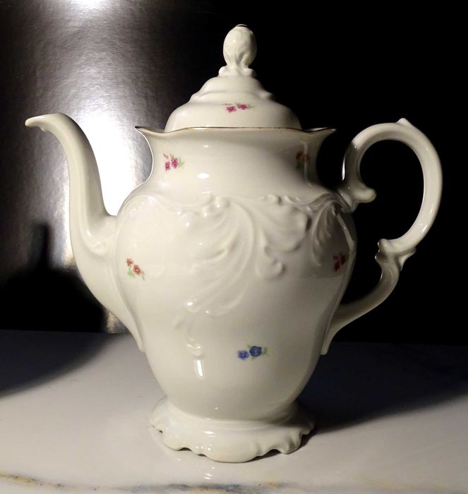 Porcelana Wałbrzych (Tielsch-Altwasser): elegancki dzbanek złocony