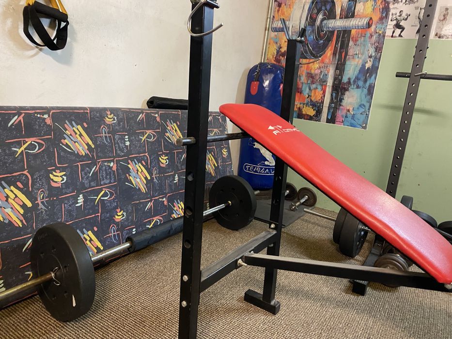 Ławeczka do wyciskania ze stojakami ławka regulowana