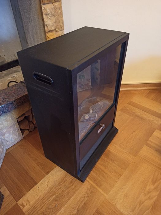 Kominek elektryczny z funkcją grzania EWT