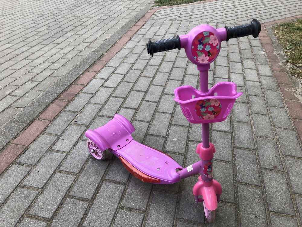 Rowerek dziecięcy z daszkiem plus gratisy - wózek Smoby i hulajnoga.