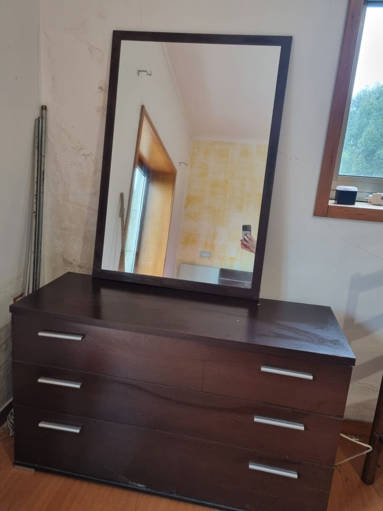 Quarto completo sem roupeiro bom estado