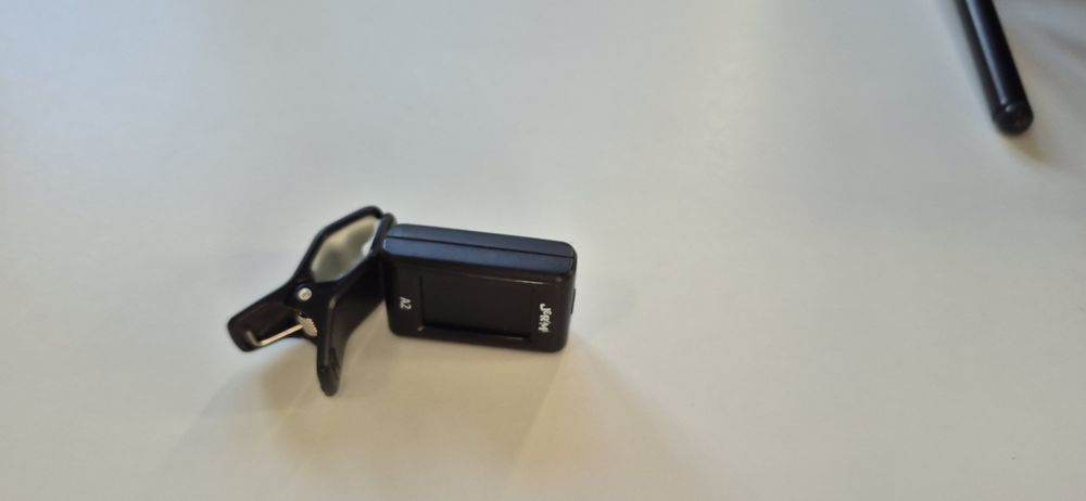 Urządzenie do strojenie gitary/stroik do gitary