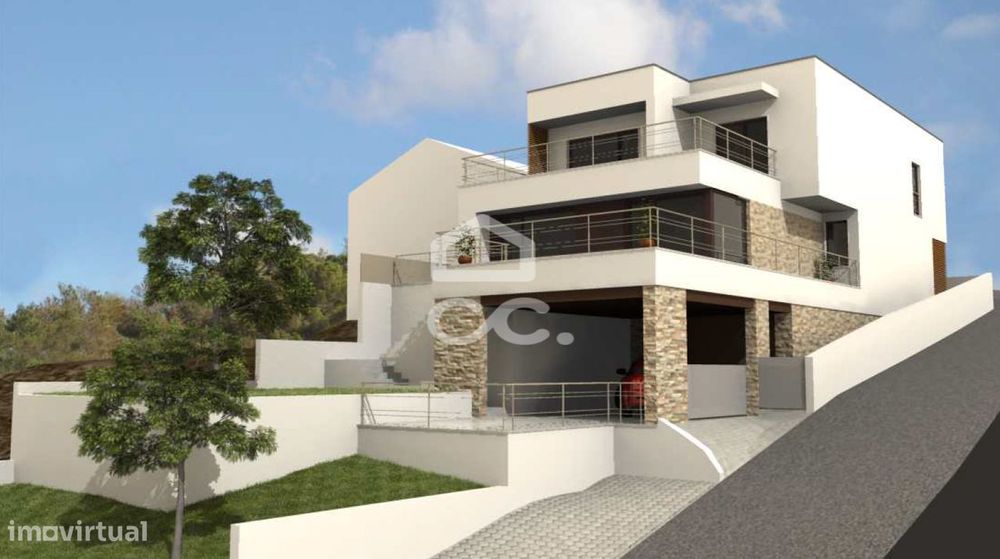 Terreno com projeto aprovado para moradia isolada em Santa Clara.