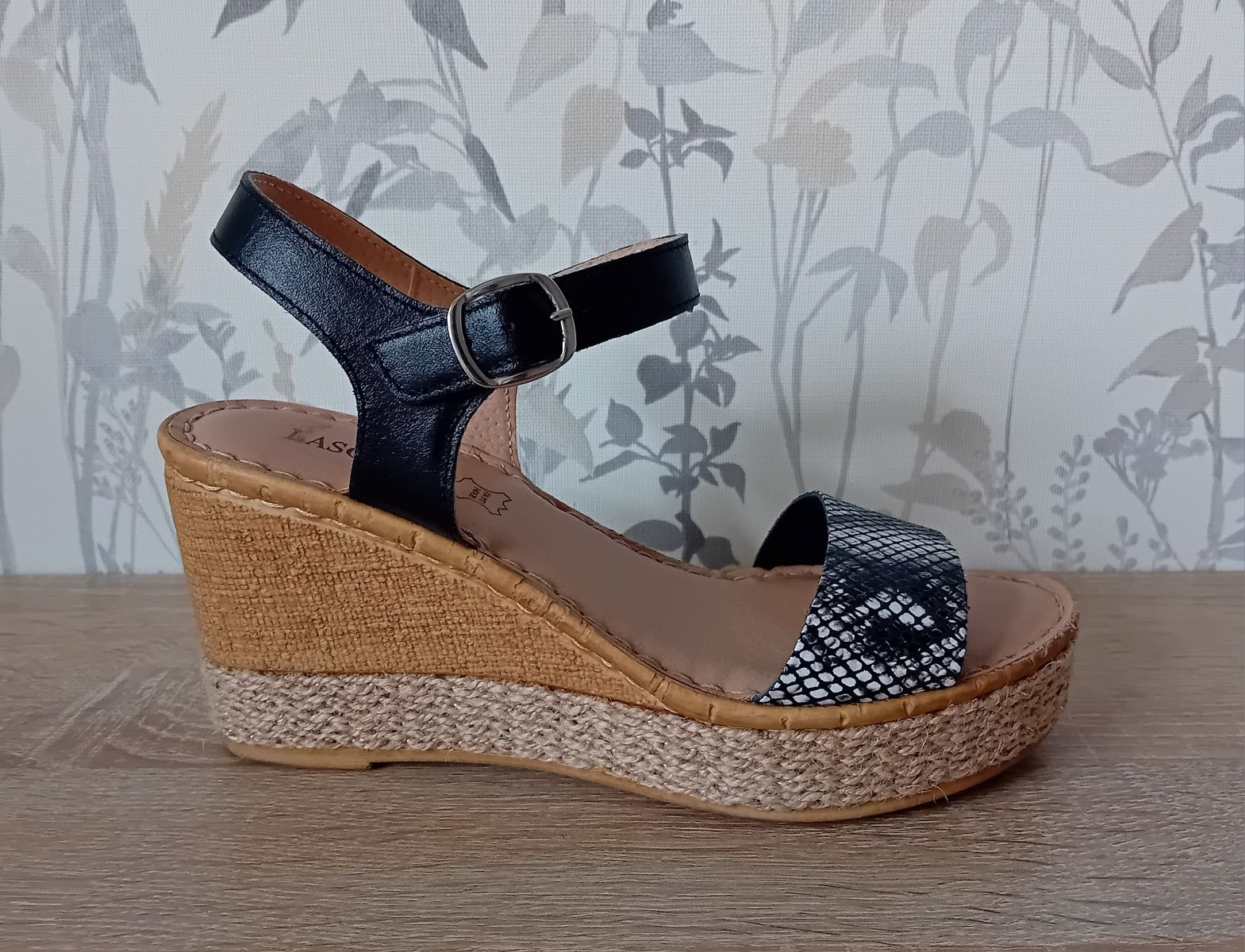 Lasocki sandały na koturnie czarne r. 36