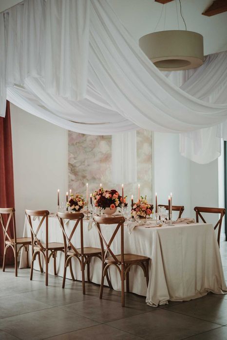 Krzesła rustykalne boho wynajem wypożyczalnia krzeseł ślub wesele