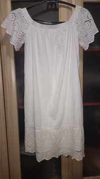 Літня біла сукня