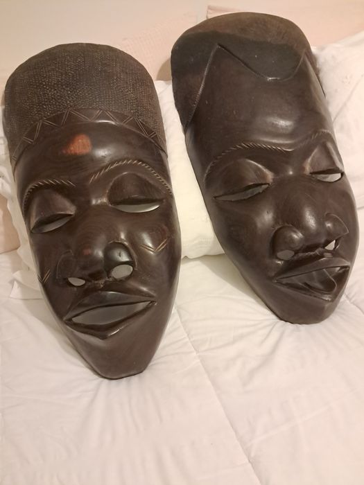 Peças artesanais em pau preto .Lisboa