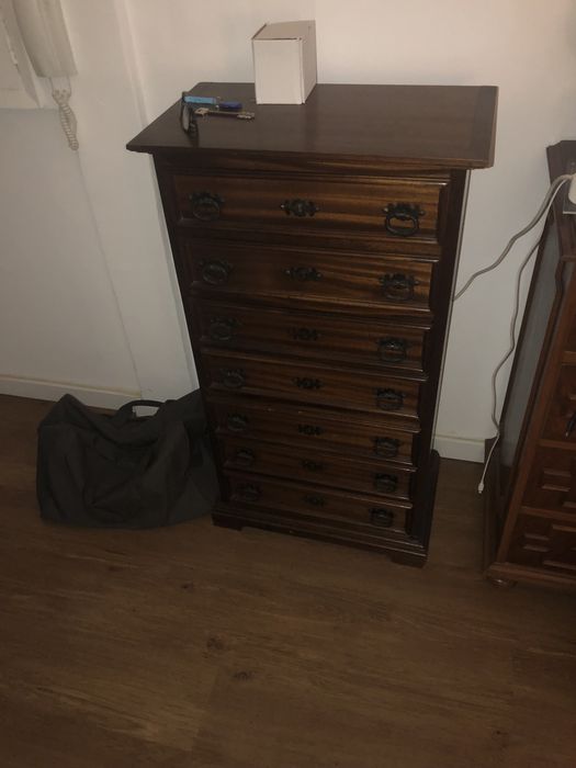 Comoda em madeira pura como nova