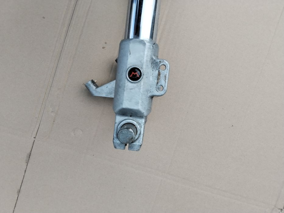 Zawieszenie przednie lagi sztyca Derbi GPR 50 125