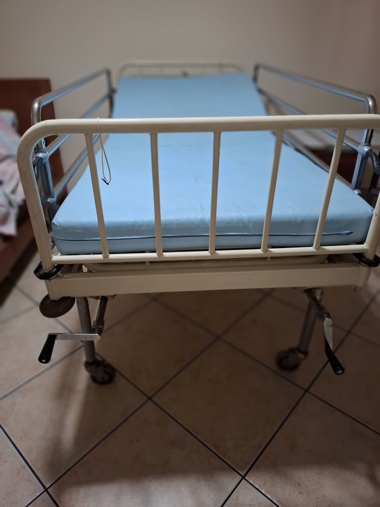 Cama articulada em.ferro