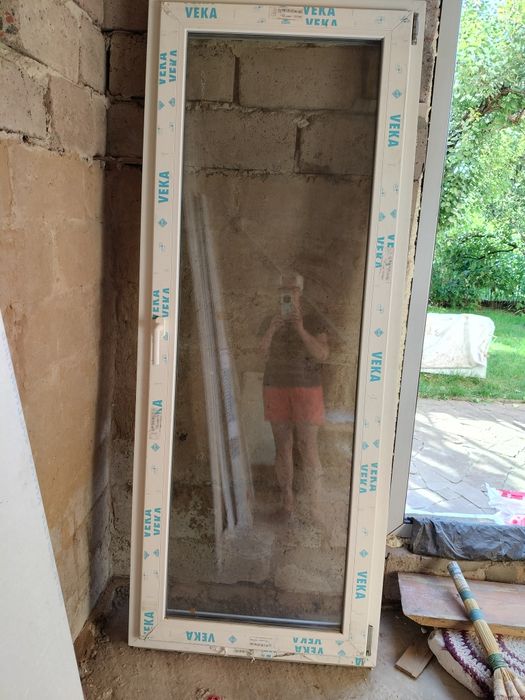 Метало пластикові двері з коробкою дуже якісні.