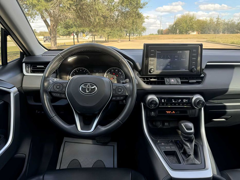 Toyota RAV4      2019