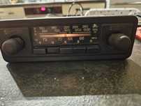 Samochodowe radio z PRL Safari-5