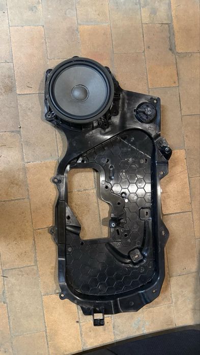 Продам динамик передней правой двери Tesla Model 3