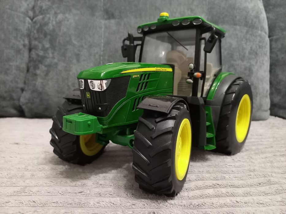 Трактор John Deere від Britains