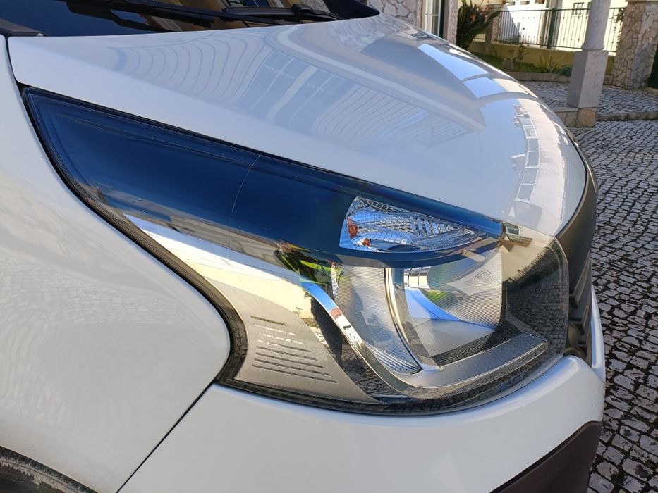 Farol principal Esq/dir Renault trafic 2018