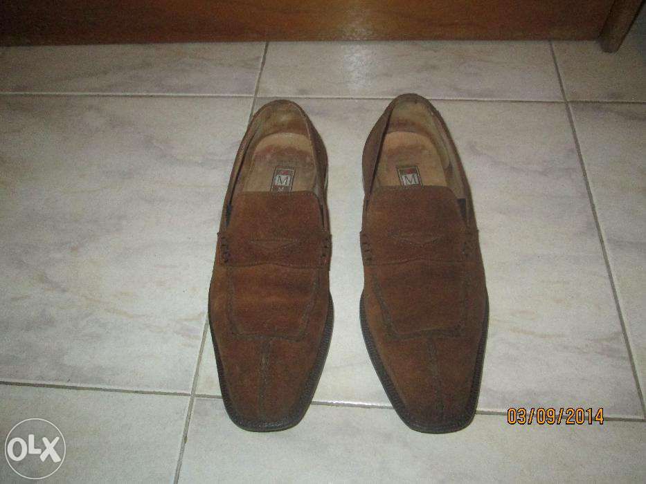 Sapatos pala em camurça mel nº39 e em sola de couro