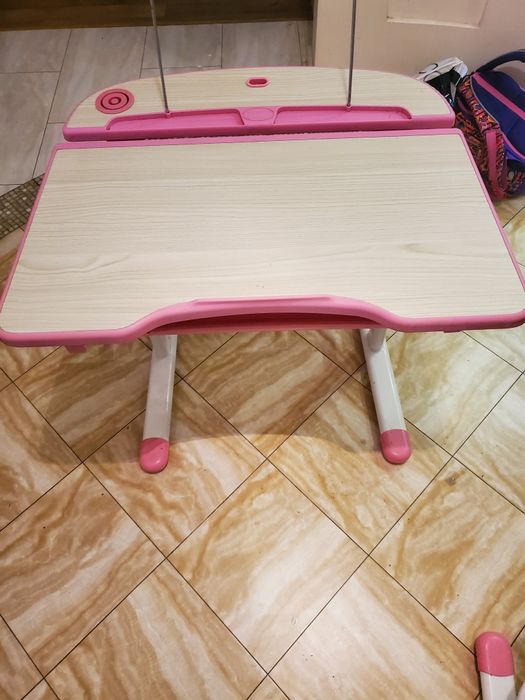 Парта, стілець дитячі.