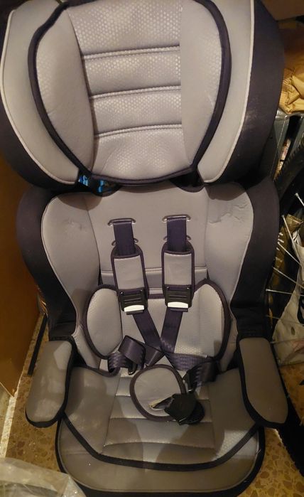 Vendo cadeira criança para carro.
Excelente estado.
Entrega em mão.