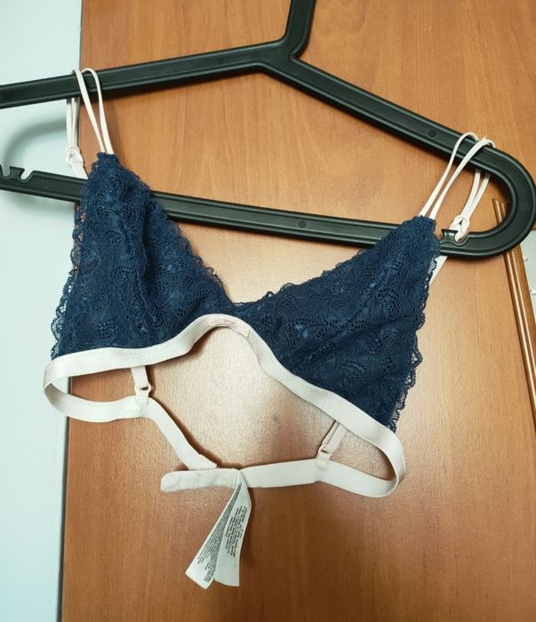 Granatowy biustonosz materiałowy koronkowy