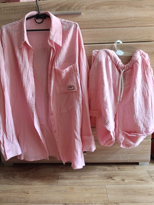 Продам муслиновый розовый костюм