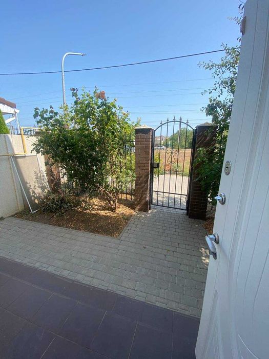 будинок  з зоною відпочинку та місцем двух авто по ціні квартири!!!