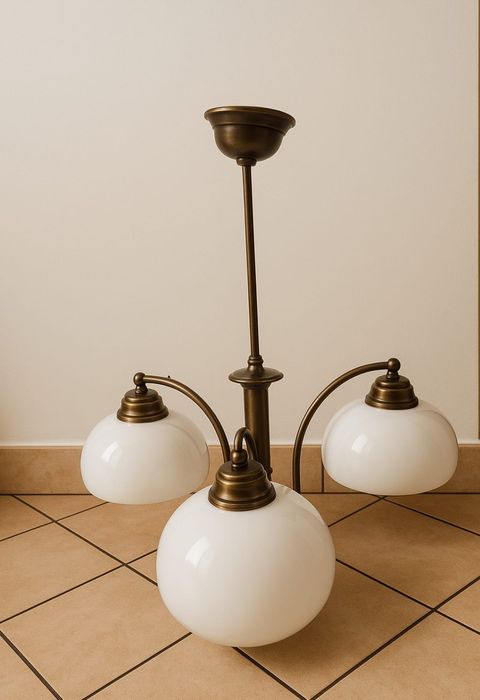 Lampa mosiężna do salonu
