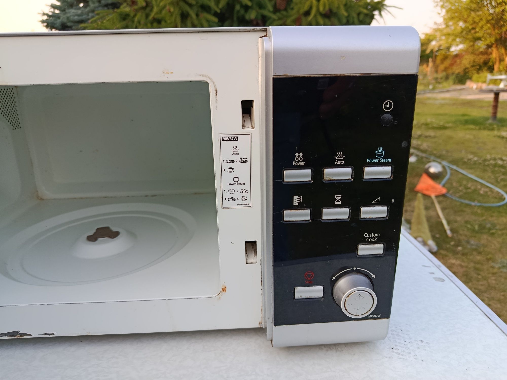 Kuchenka mikrofalowa SAMSUNG typ MW87W.