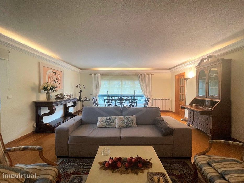 Apartamento T3 em condomínio fechado e localização de prestígio, pe...