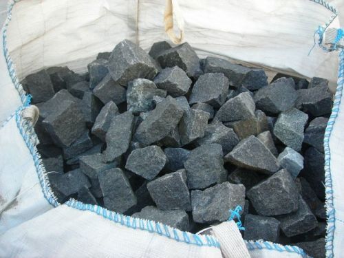 Kamień do koszy gabionowych granit czarny szwed gabionów gabionu