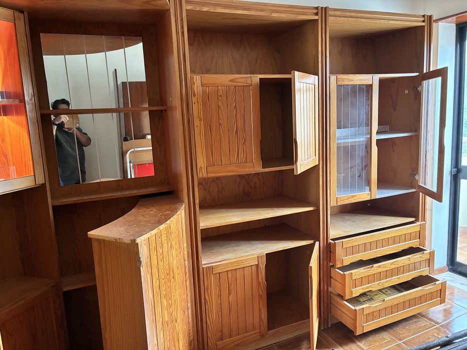 Vendo móvel de sala com bar de canto.